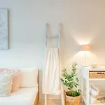 Seaside Serenity Cozy 2-br Escape アパート *